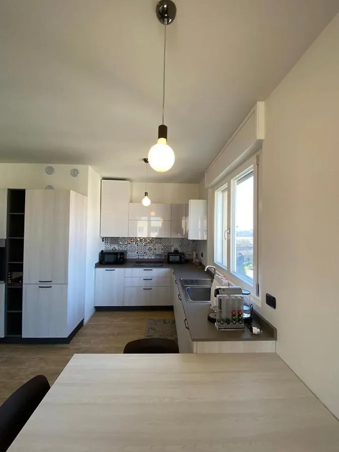 Xenia Apartments - Spacious & Comfortable Apt Near San Siro Stadium Milano
